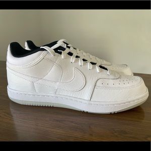 Brand New Mens Nike Sky Force 3/4 Sneaker with box (no top)